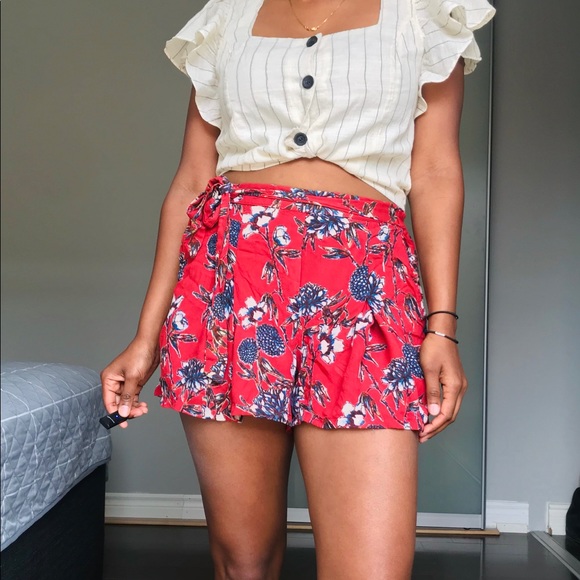 Crop Top With Flutter Sleeves - NWOT - Picture 2 of 3